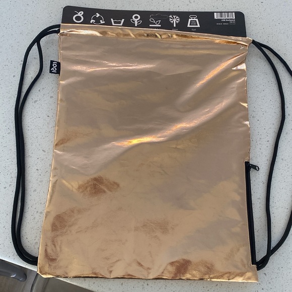 NWT Loqi Metallic Rose Gold Drawstring Backpack NEW sport bag - Picture 3 of 3